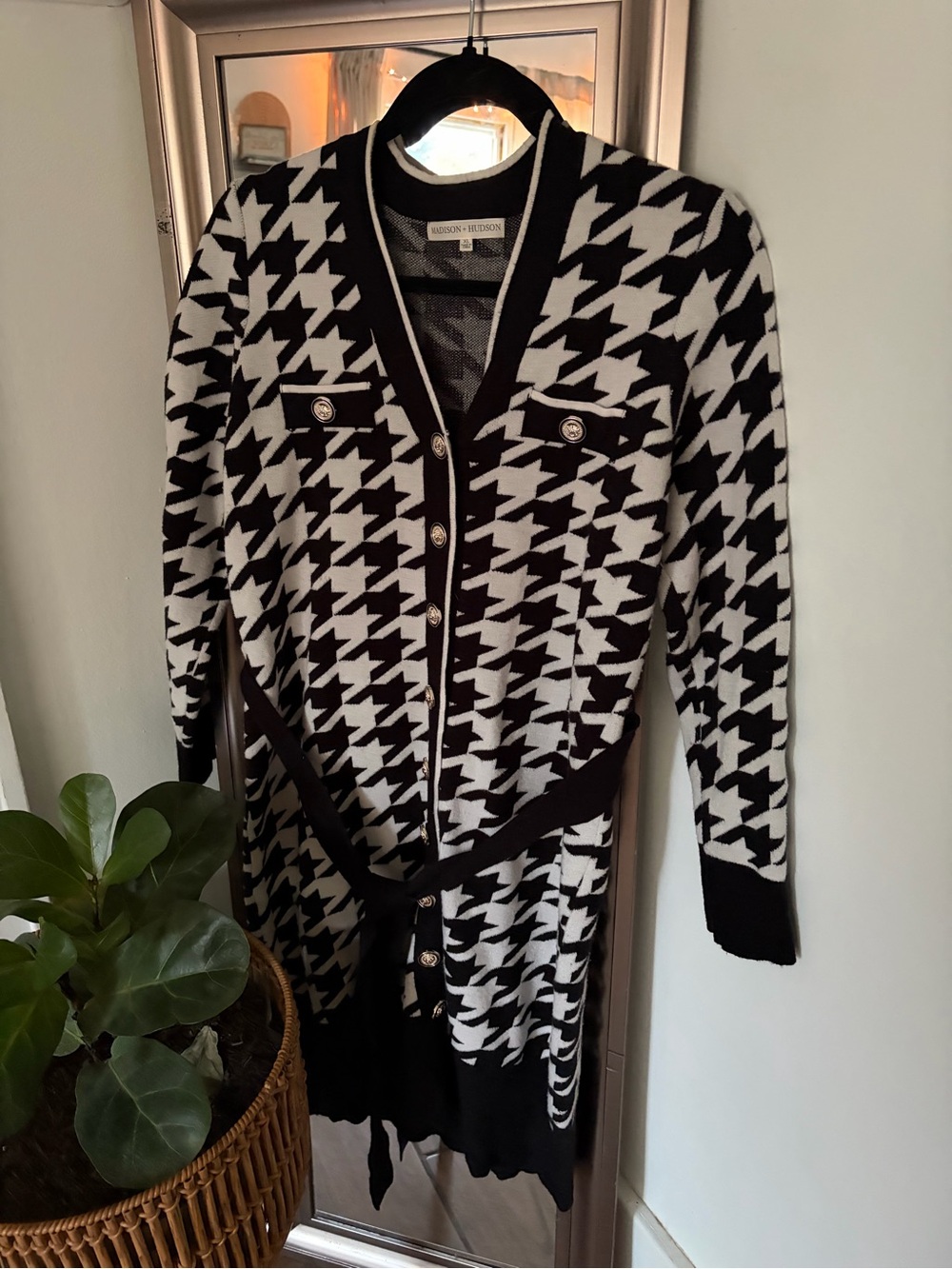 Madison + Hudson XL Black White Houndstooth Long Cardigan Sweater